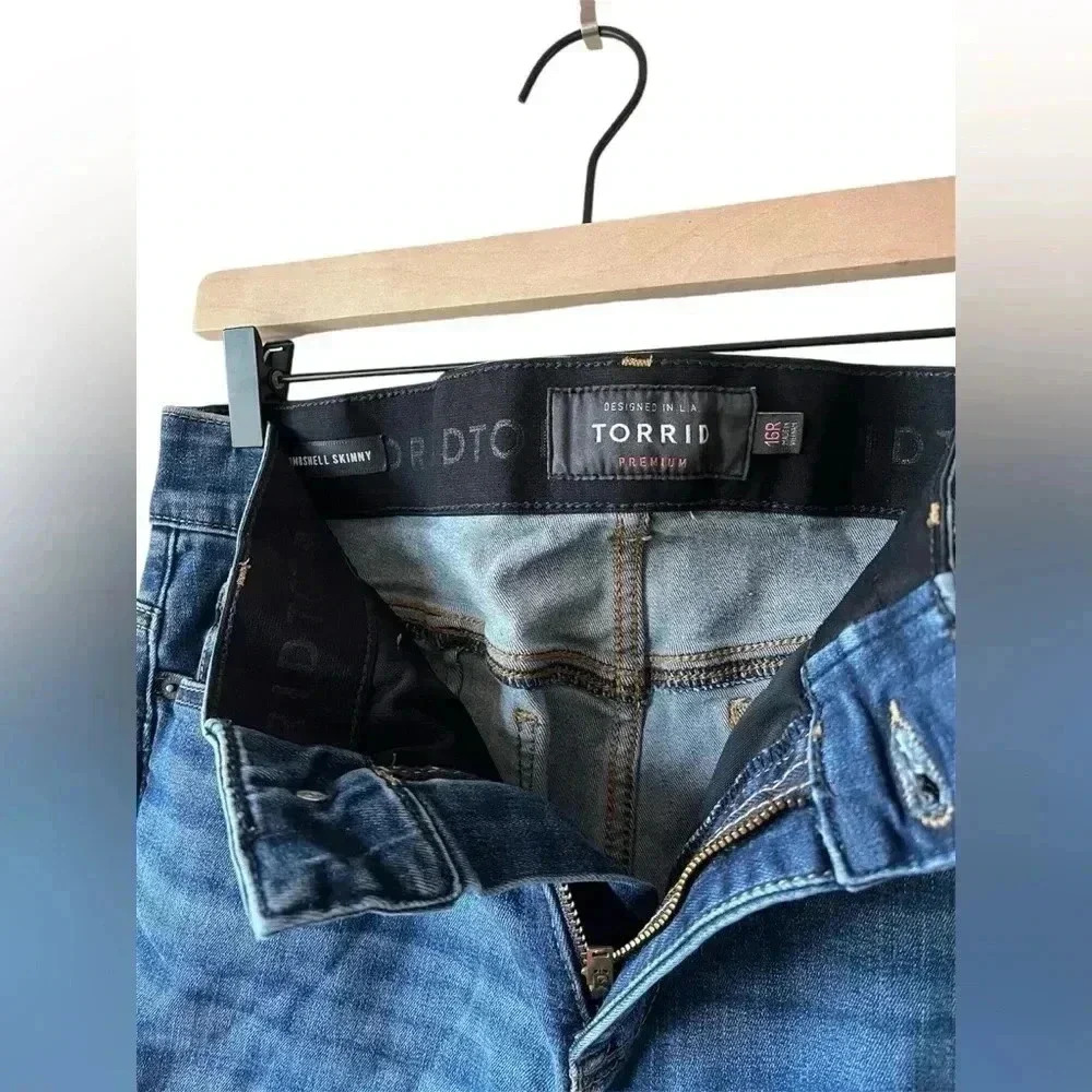 Torrid Women's Premium Bombshell Skinny Medium Wash Jeans 16R - Picture 2 of 6